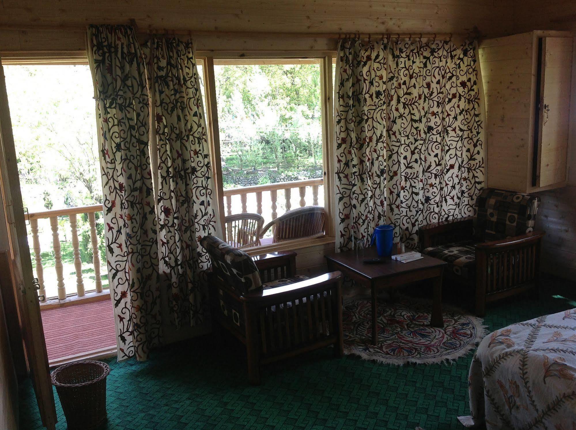 Himalaya House Hotel Pahalgam Exterior photo