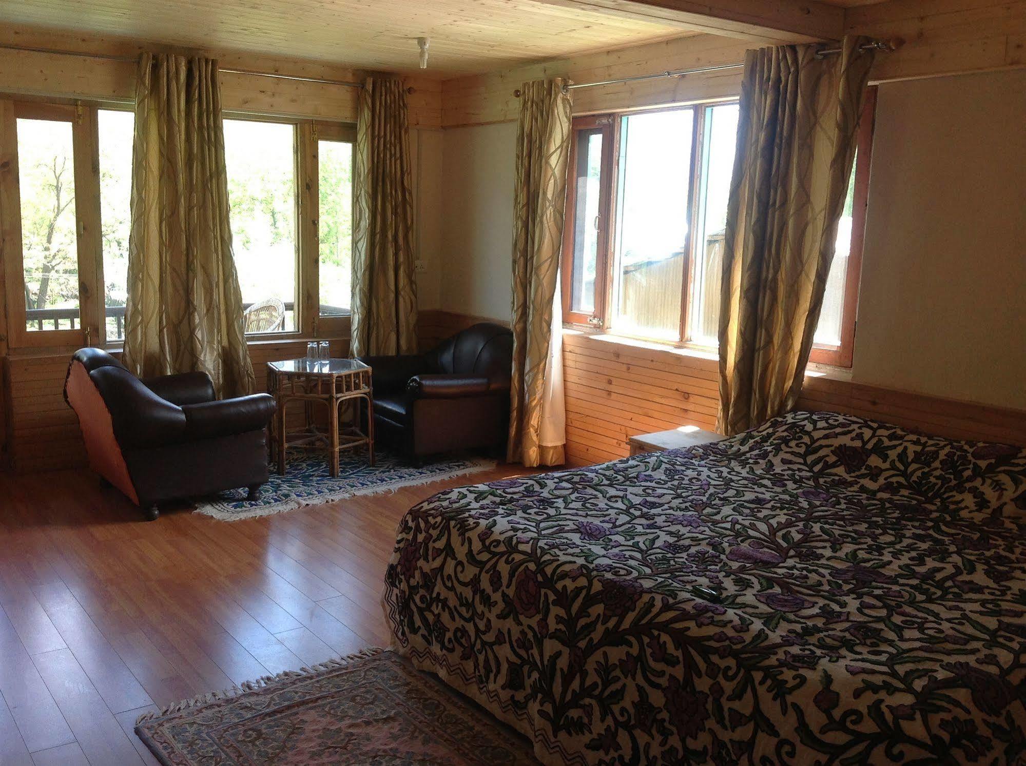Himalaya House Hotel Pahalgam Exterior photo