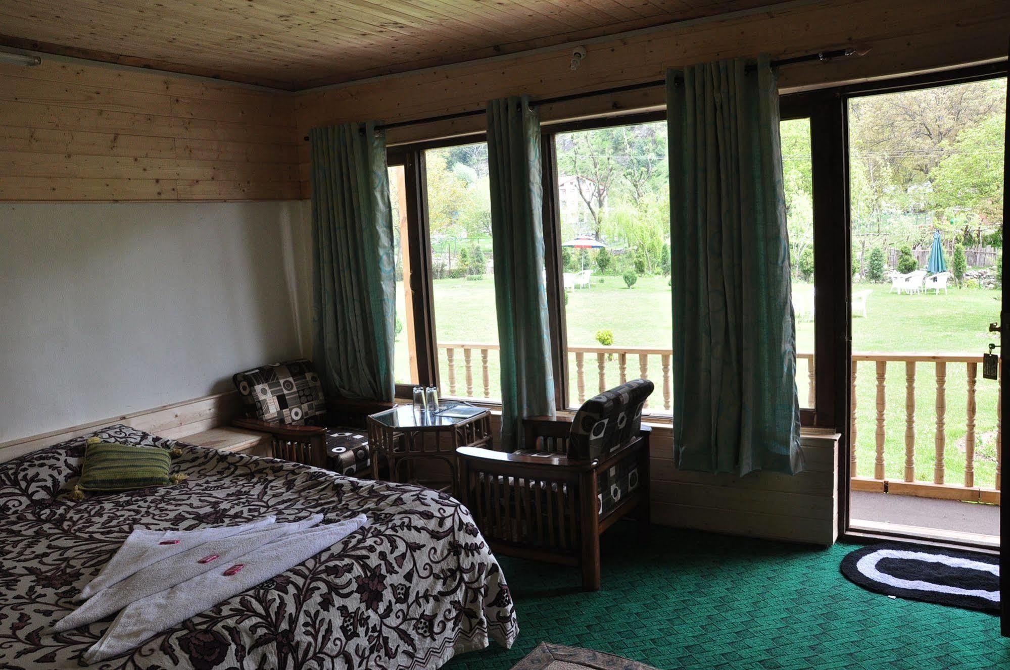 Himalaya House Hotel Pahalgam Exterior photo