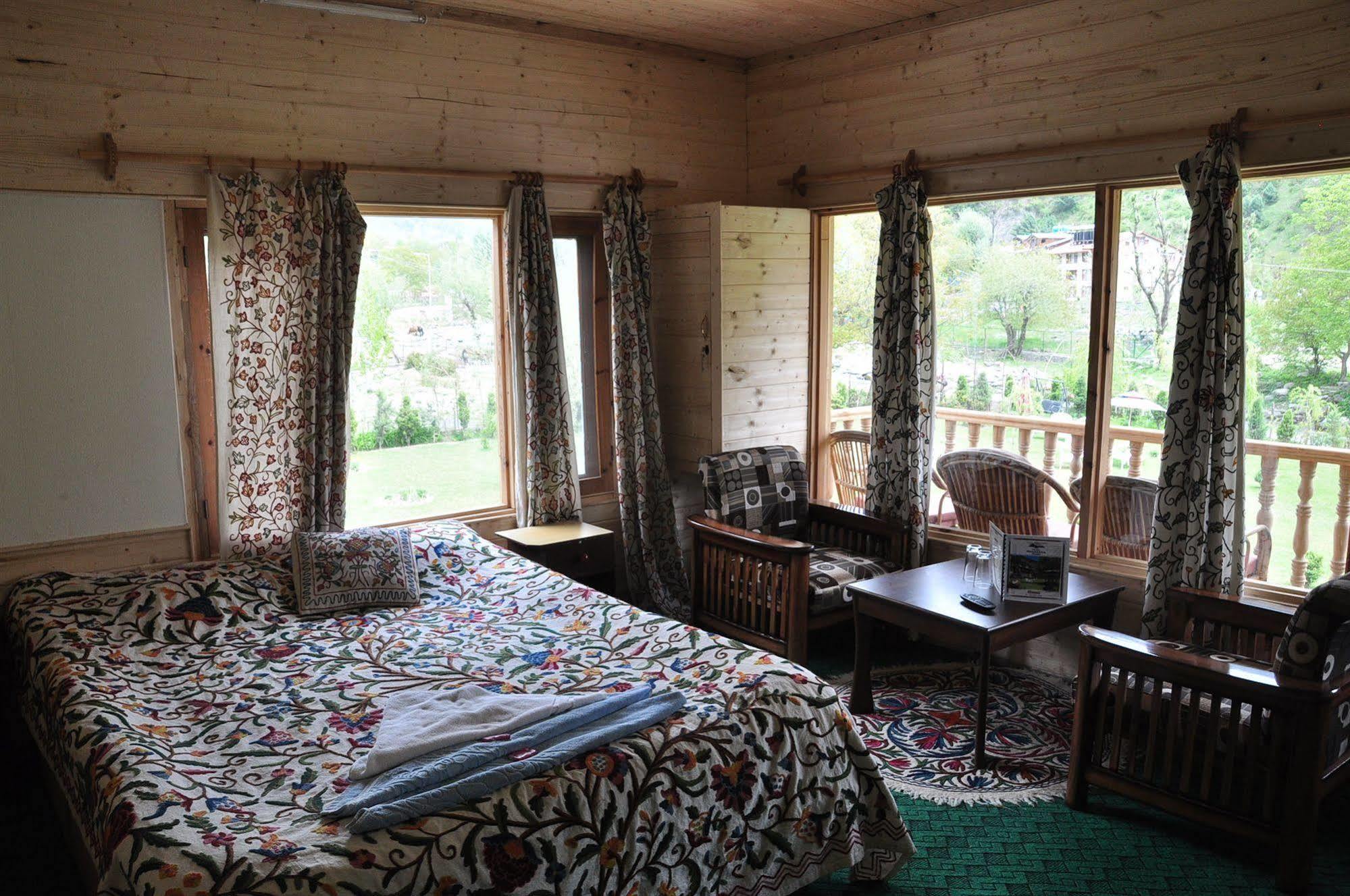 Himalaya House Hotel Pahalgam Exterior photo