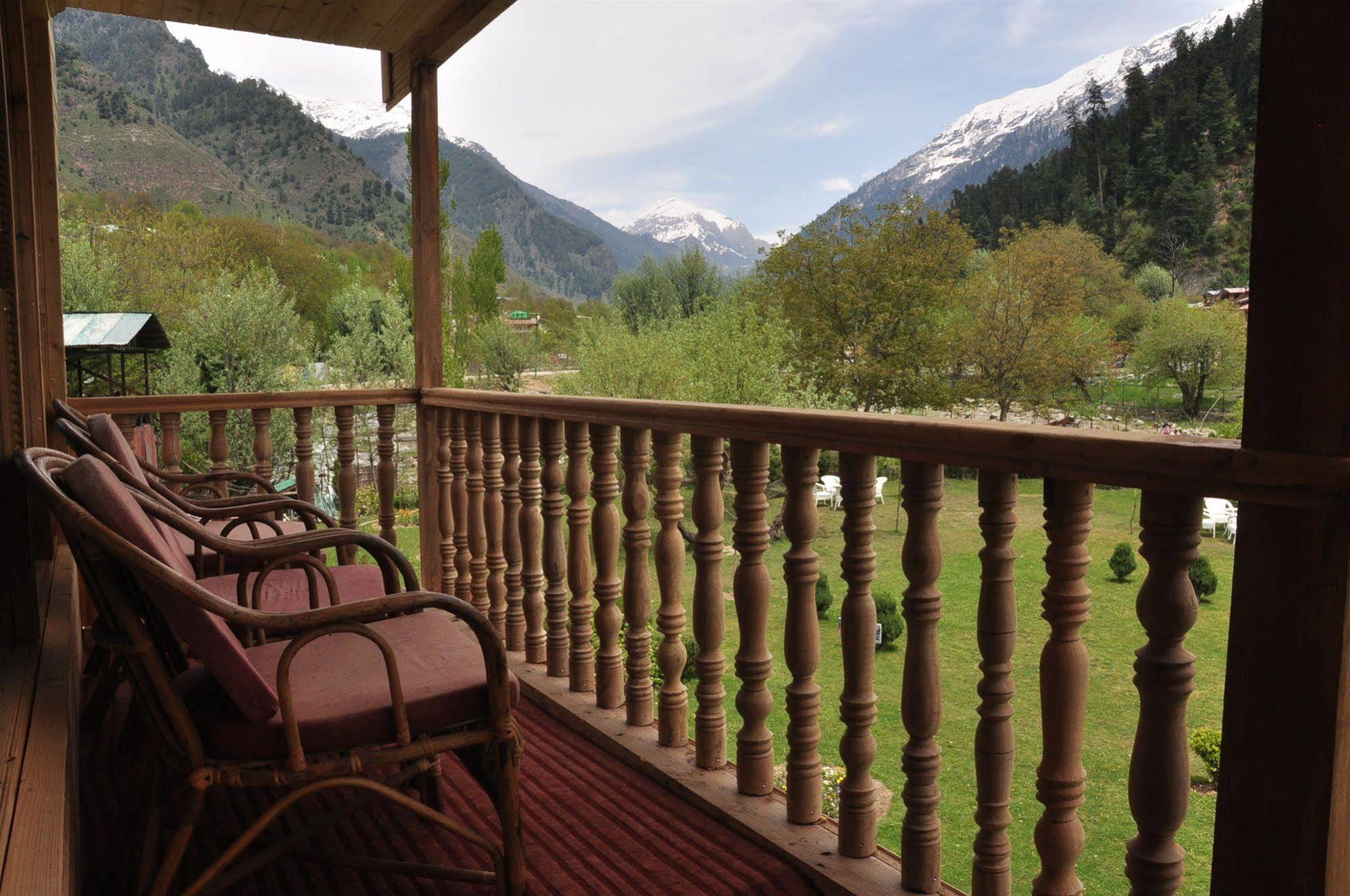 Himalaya House Hotel Pahalgam Exterior photo