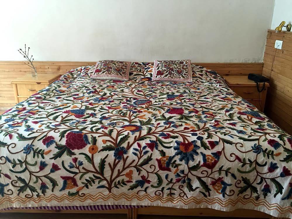 Himalaya House Hotel Pahalgam Exterior photo